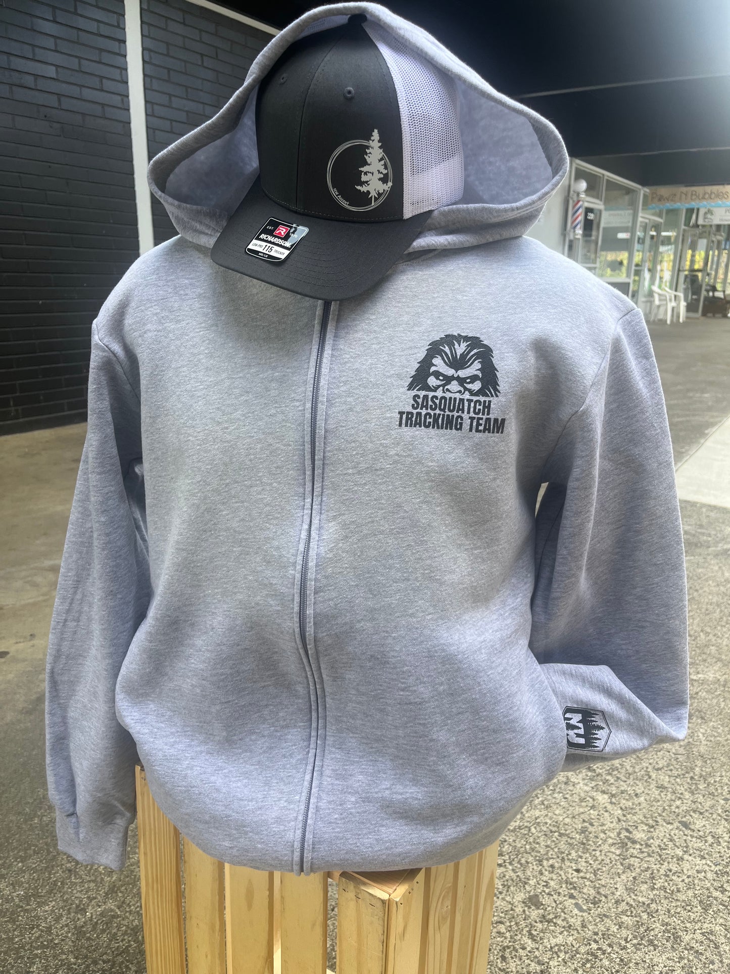 SASQUATCH TRACKING Zip-Up